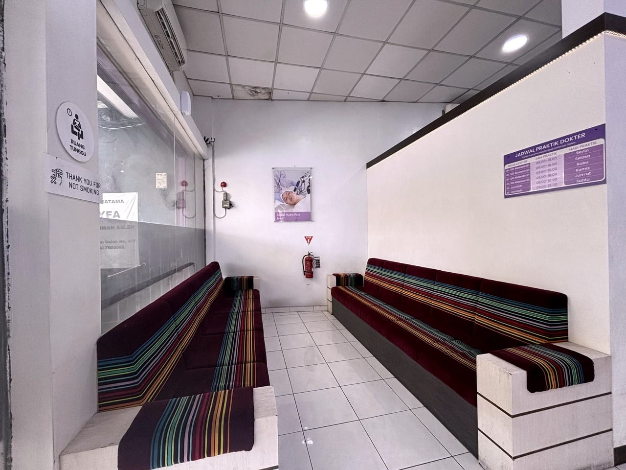 Area tunggu Hayfa Skin Clinic Manyaran.