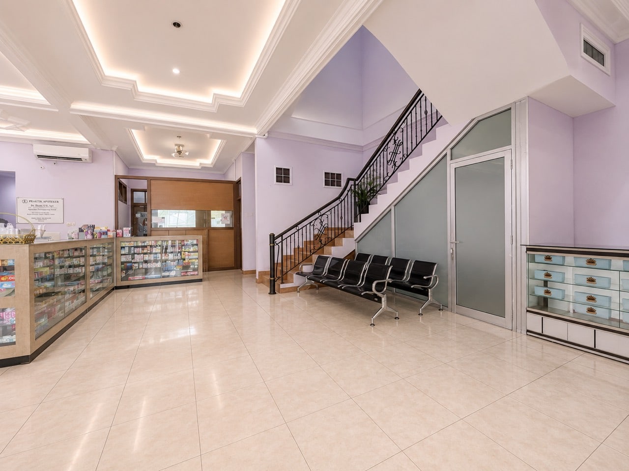 Area tunggu Hayfa Skin Clinic Tlogosari.