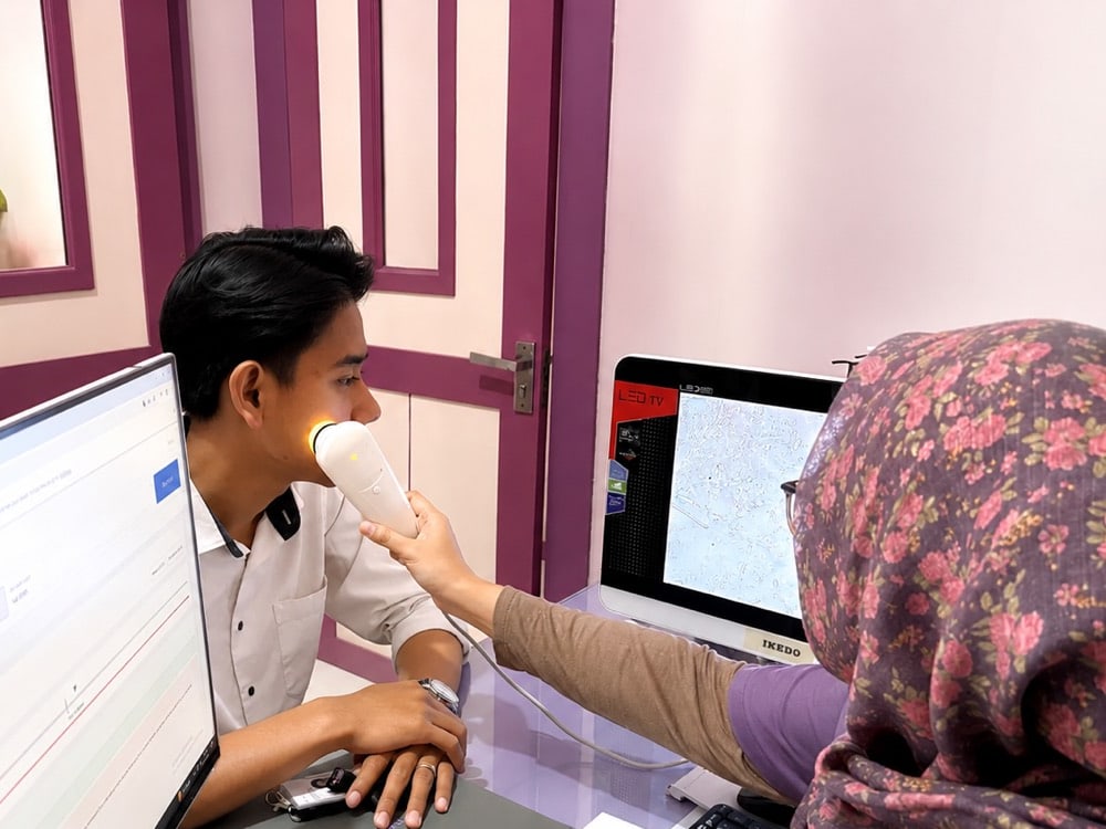 Proses konsultasi kulit di Hayfa Skin Clinic Tlogosari.