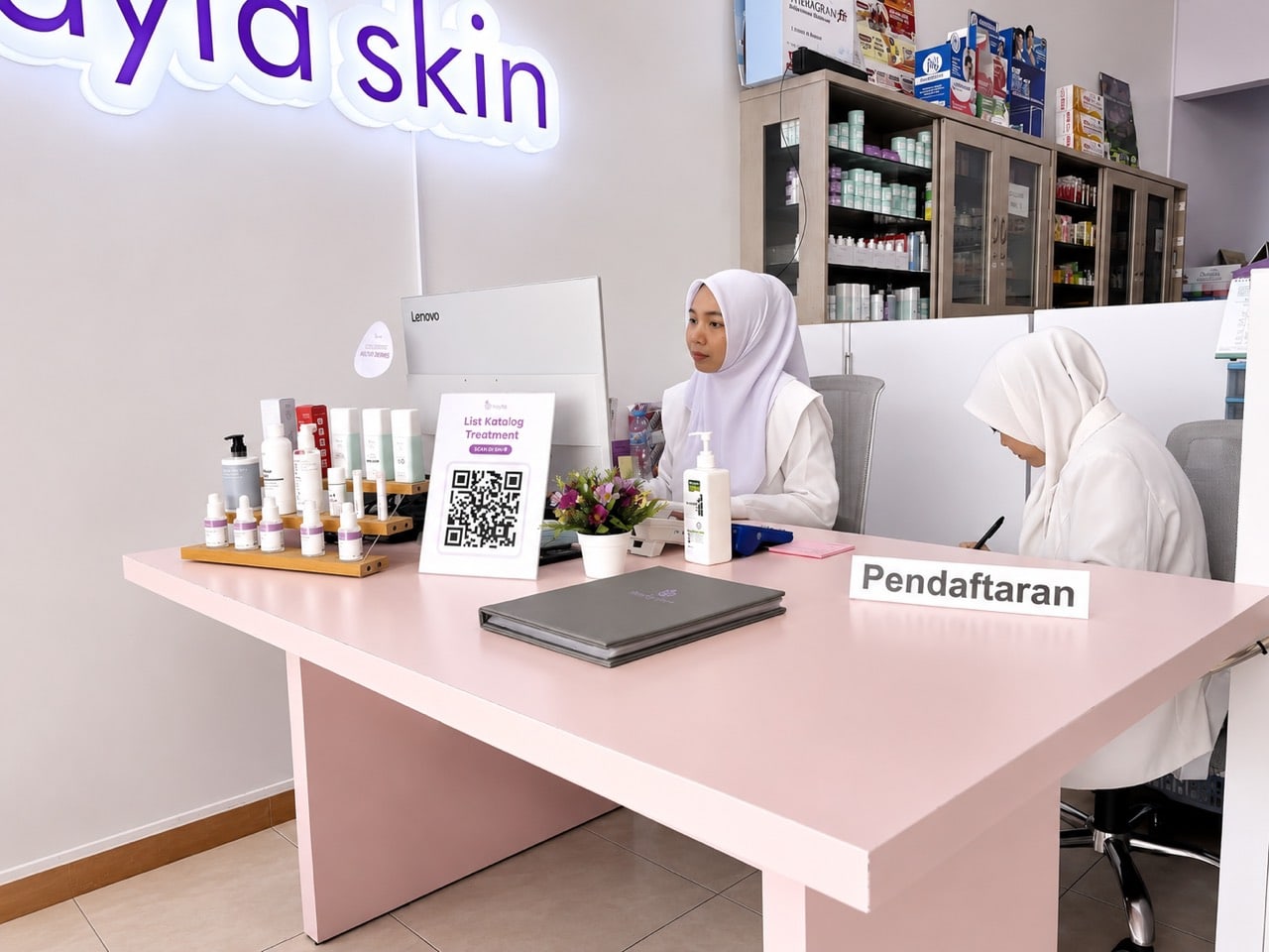 Meja pendaftaran Hayfa Skin Clinic Tlogosari.