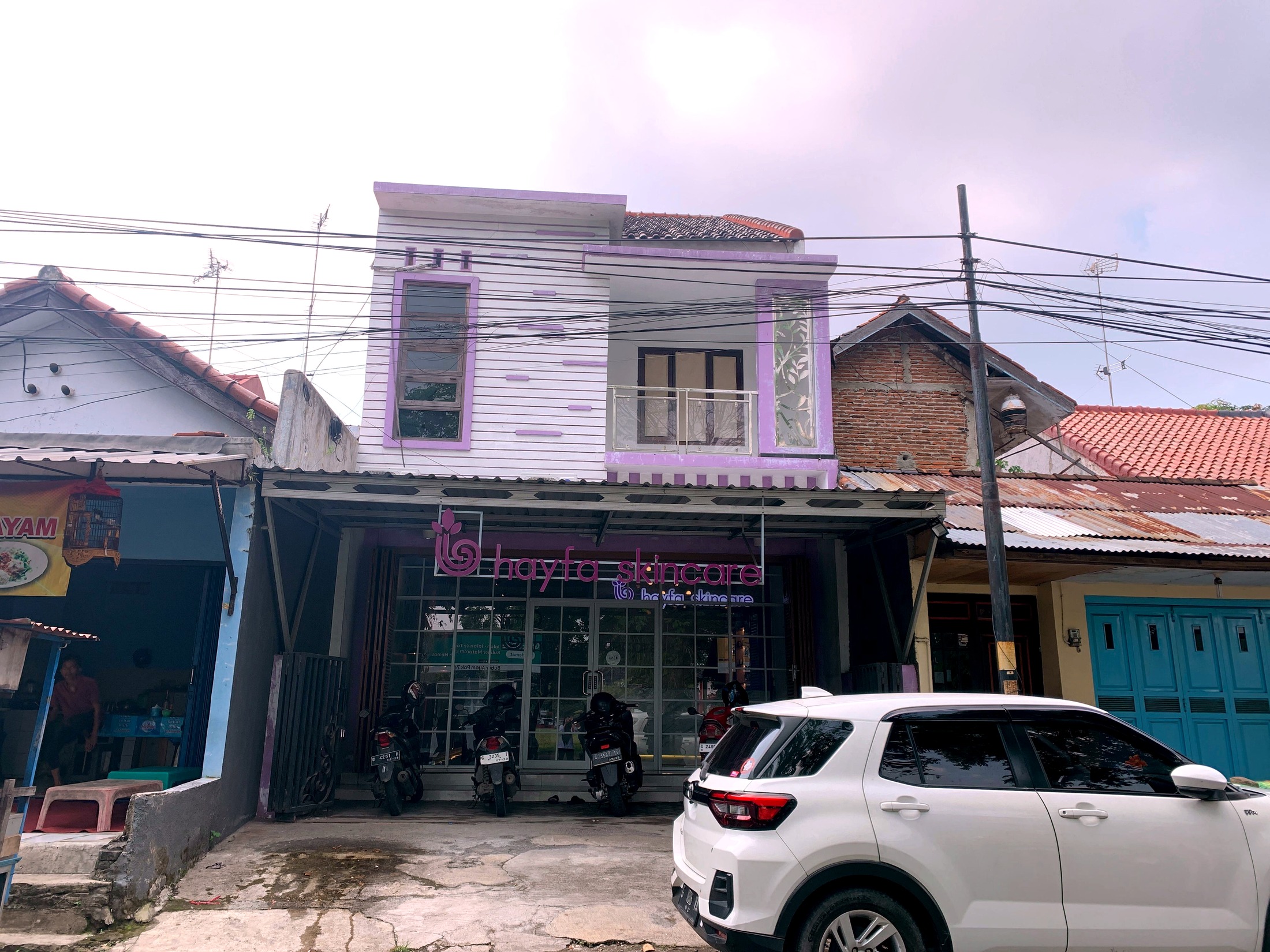 Fasad luar Hayfa Skin Clinic Pekalongan.