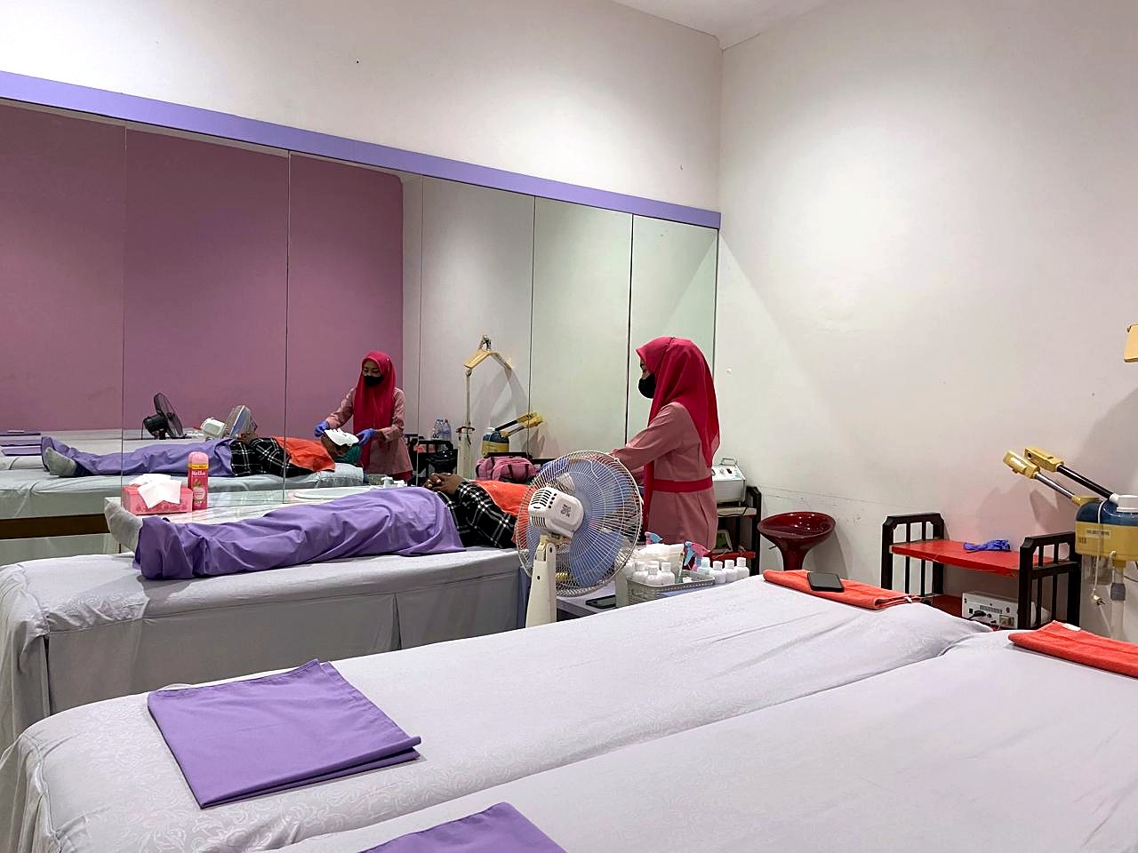 Ruang treatment Hayfa Skin Tegal.